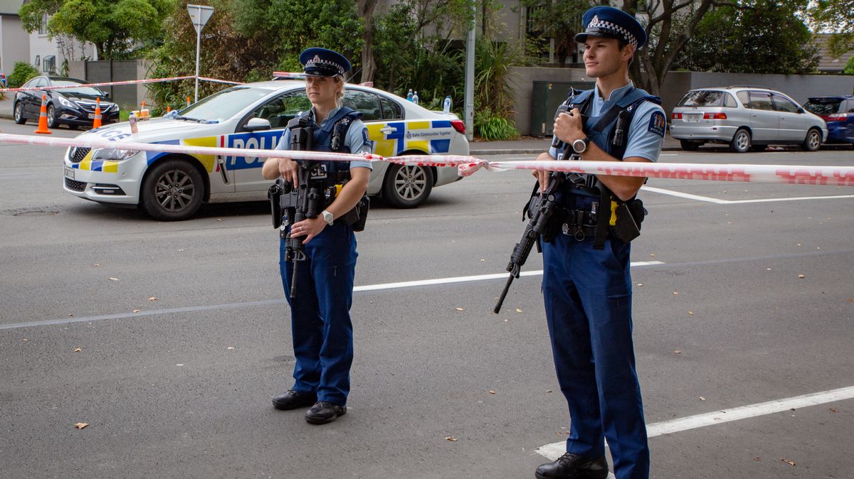 Několik hodin před startem fotbalového MS žen zněla Aucklandem střelba